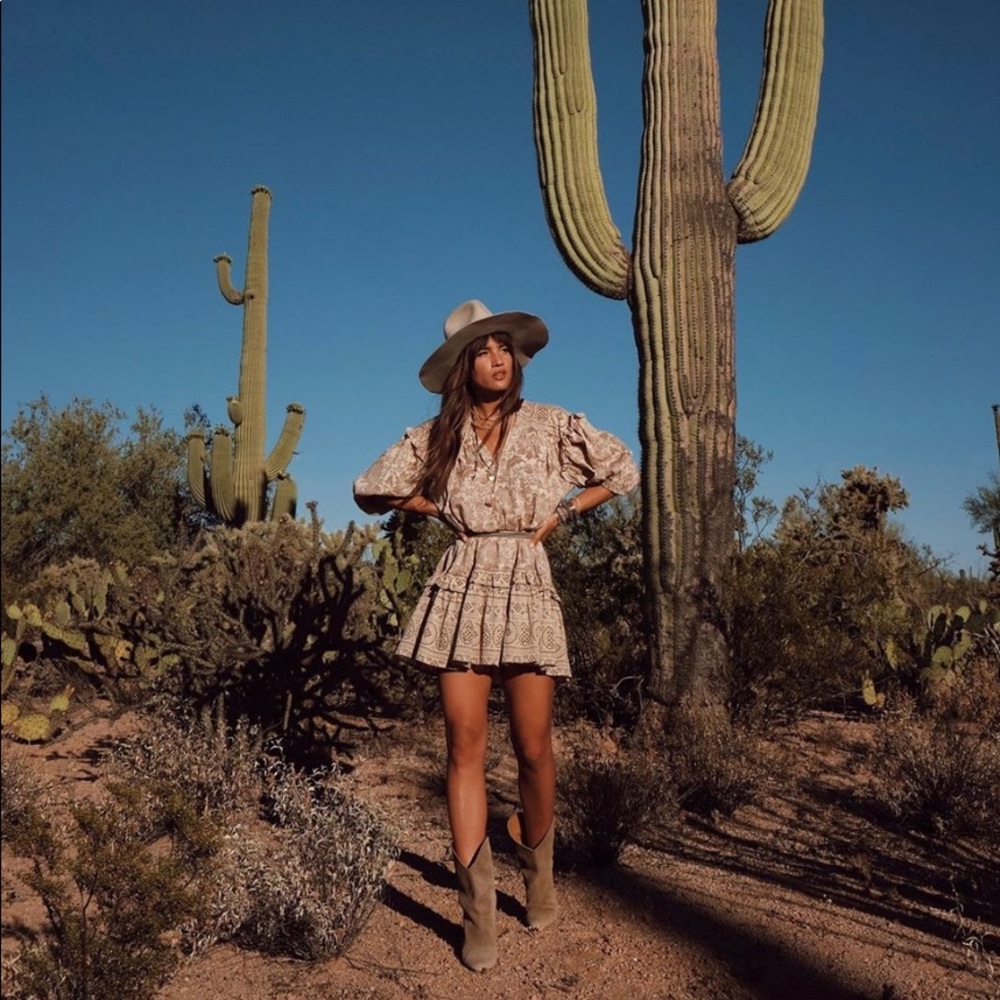 Spell Lioness tunic Small ✨